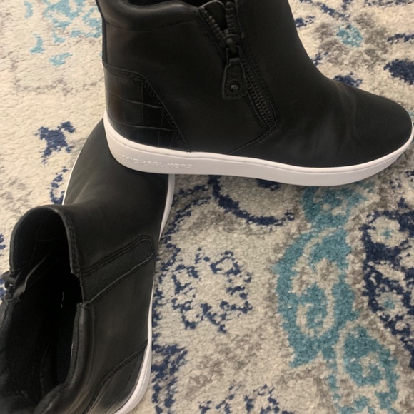 Michael Kors sneaker boot - Picture 2 of 3